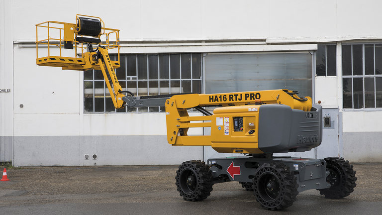 Коленчатый дизельный подъемник Haulotte HA16RTJ PRO
